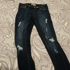 Ripped jeans by refuge